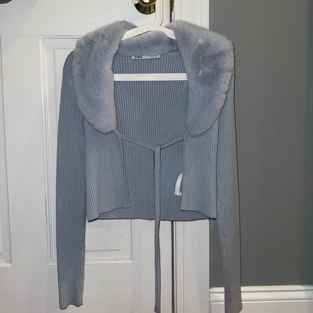 Ribbed cardigan with removable faux fur collar